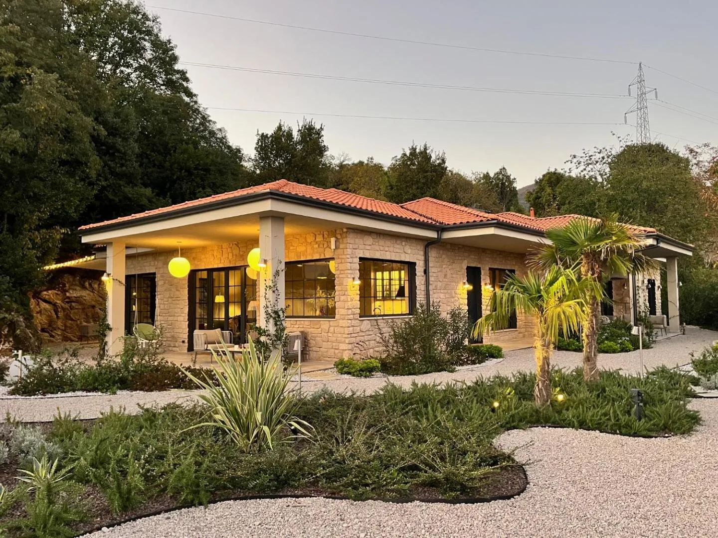 New Unique Stone Villa — Außenbereich